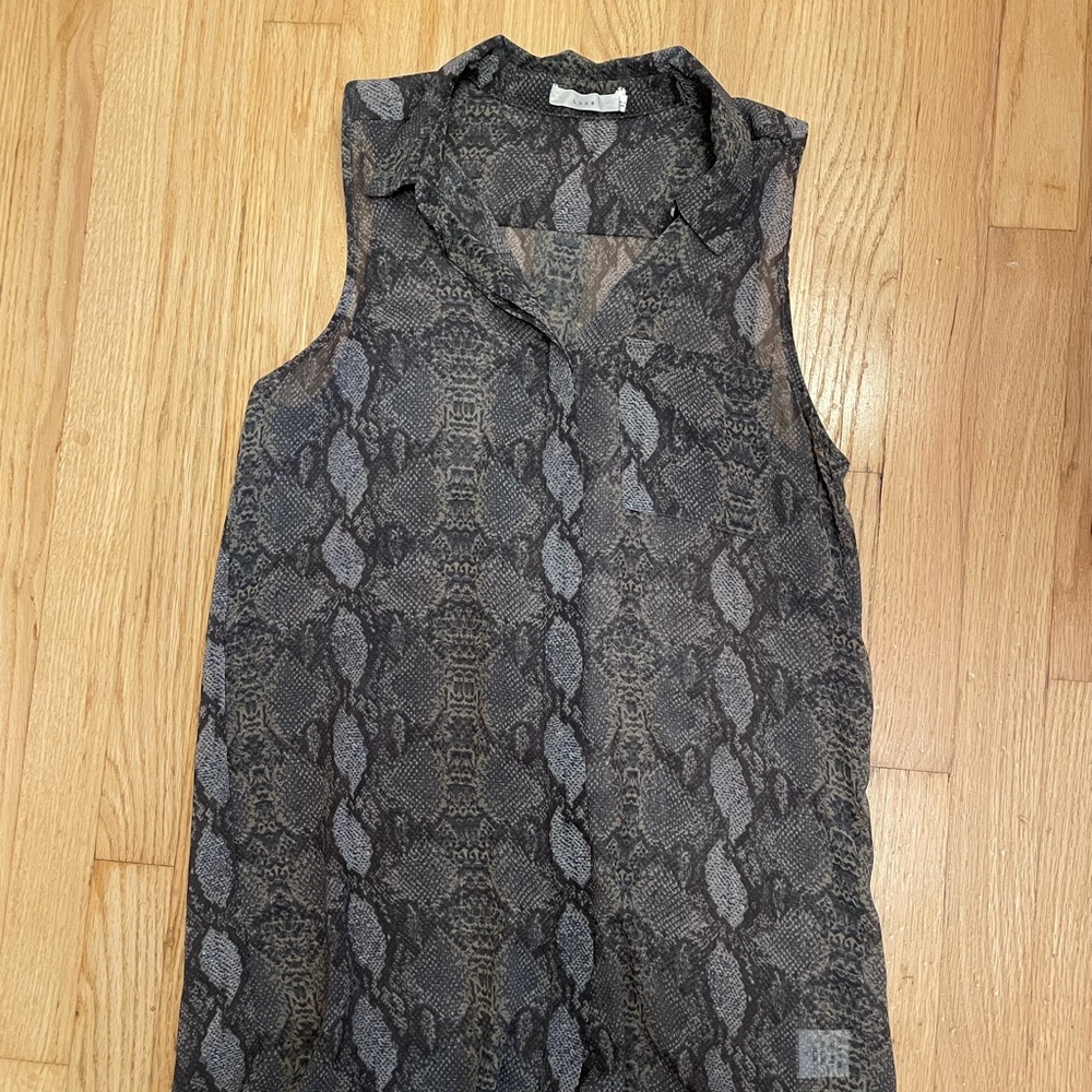 Lush long sheer snakeskin top 🐍